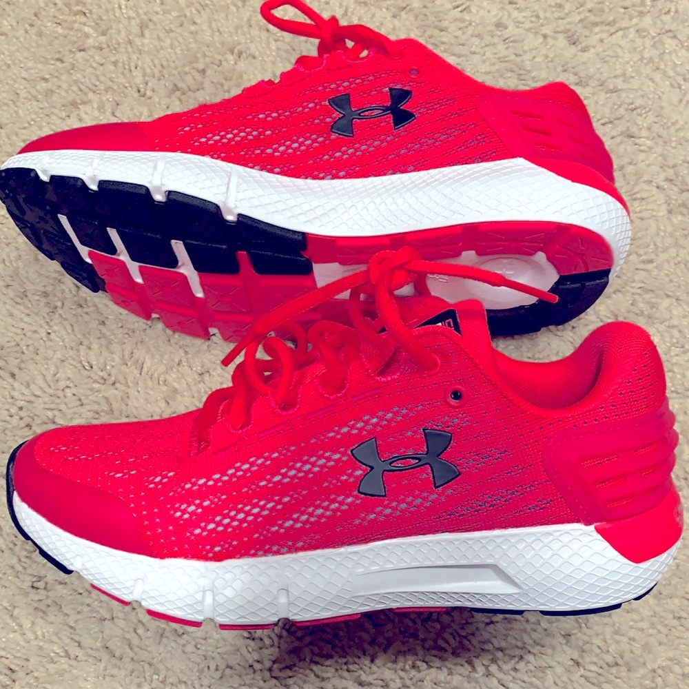 Under armor knitted rogue sneakers in hot pink 4Y
